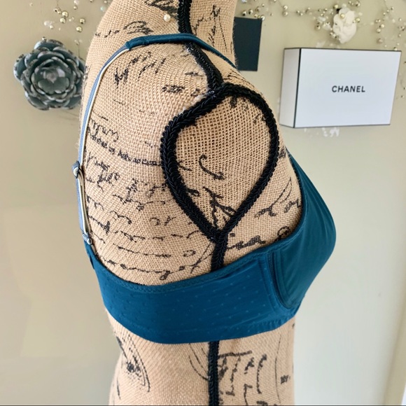 Lululemon Boob Wired Bra 32D - Picture 4 of 5